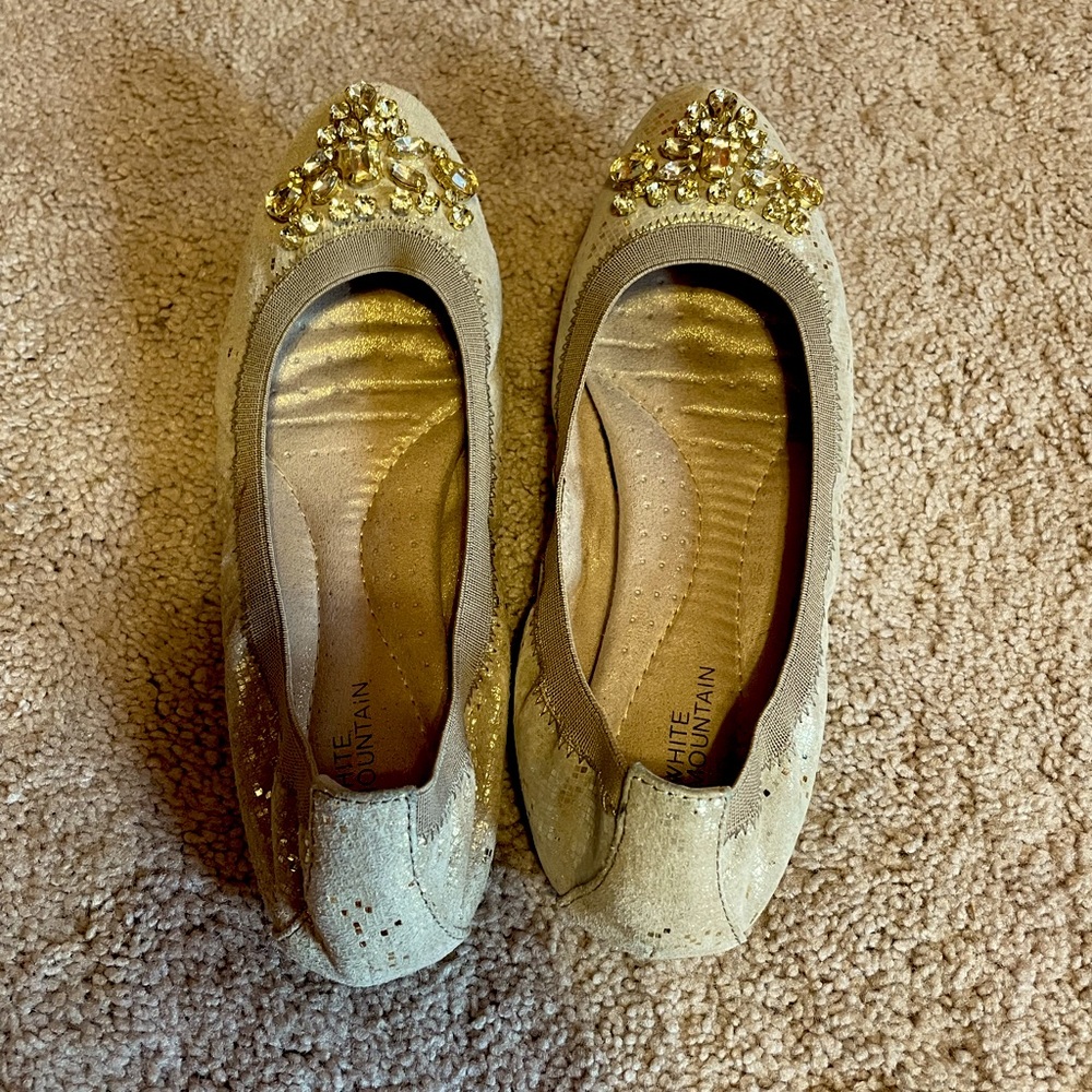 White Mointaon metallic flats
